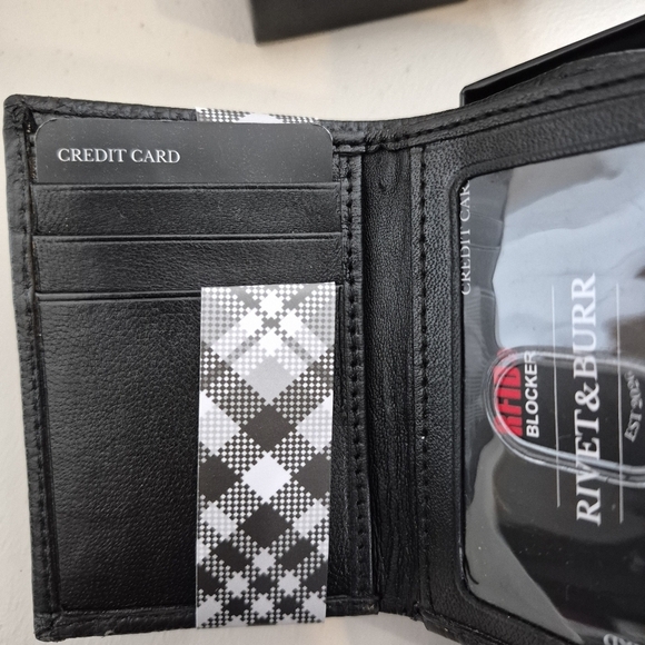 Rivet & Burr Men's Black Leather RFID Blocking Tri-Fold Multi-Compartment Wallet - Picture 5 of 8